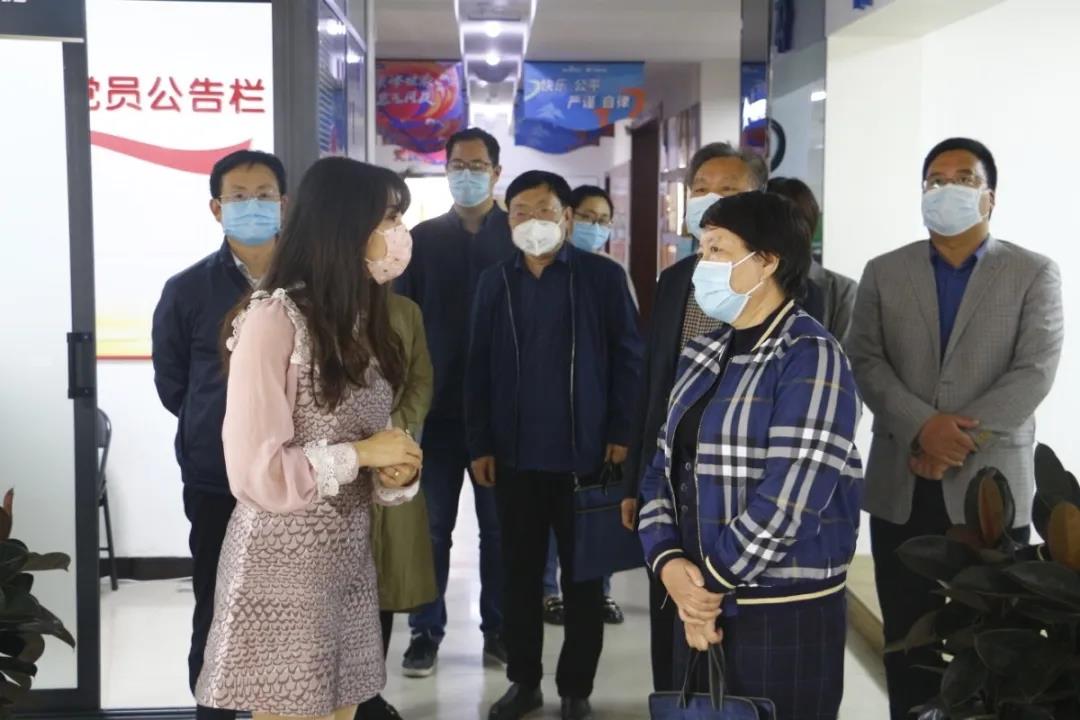 市人大財經(jīng)委員會副主任委員、市人大常委會財經(jīng)工委主任 衛(wèi)華平一行蒞臨洛陽青峰進行復(fù)工復(fù)產(chǎn)情況工作指導(dǎo)！